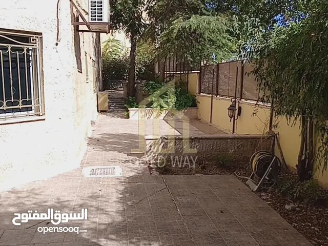شقة طابق تسوية 200م في أجمل مناطق عبدون/ ref 1630