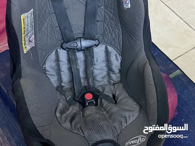 كرسي سيارة للأطفال