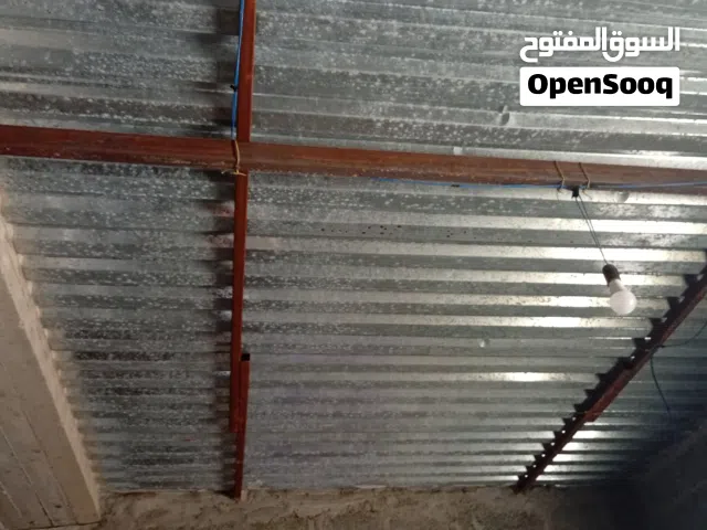 زينقو شبه جديد 11الطرف في 4متر زي ما موضح في الصورة ، معه حديد 2طرف 6متر 20*20 و حديد 4طرف 20*40