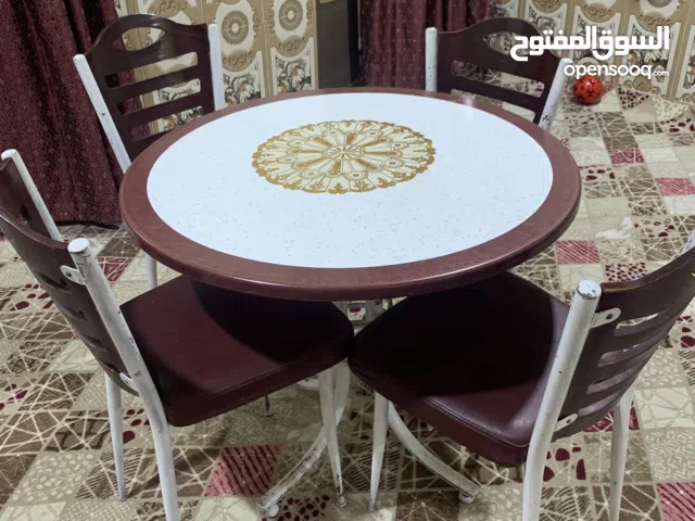 كما موضح بلصوره مابي ولا كسر بس اشوي صبغ واكع منه كما موضح بلصوره 4كراسي سعره 70اوبي مجال