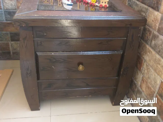 طاولة وسط لون بني