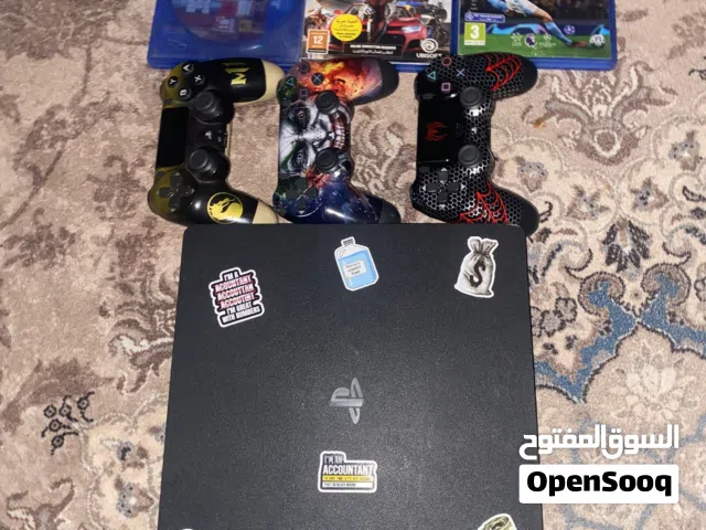 PS4 نضافه100% مع جوستك3 وأقراص 3 وهارد خارجي 1تيرا وذاكرت الجهاز 500
