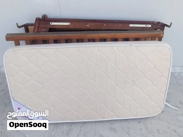 سرير اطفال مع دوشق