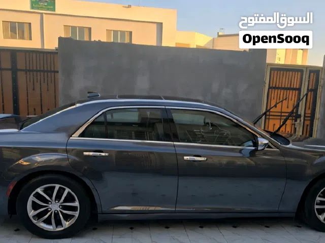 2019 كرايسلر 300 Standard