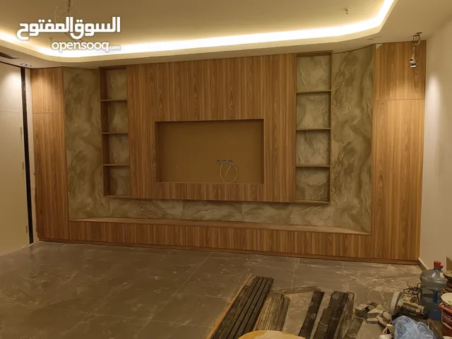 نجار تنفيذ وتركيب اعمال ديكورات وأبواب خشبيه وصيانتها