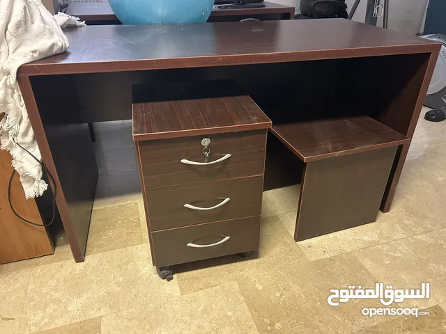 طاولة مكتب