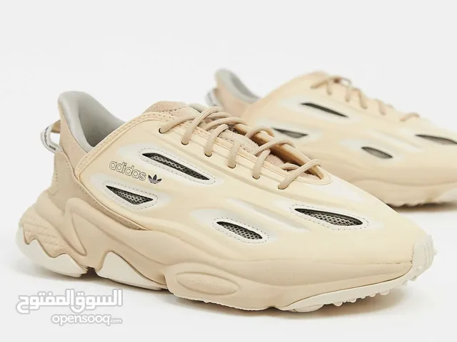 حذاء أديداس