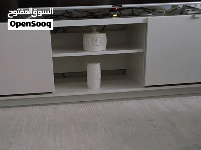 طاولة تلفزيون للبيع