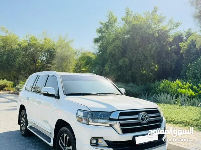 تويوتا لاندكروزر 2019بحاله ممتازه