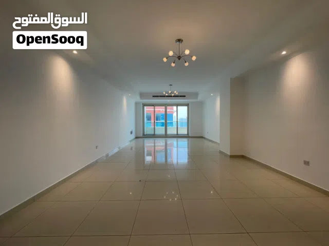 ثلاث غرف وصاله تكييف مجاني  بلكونه واسعه  اطلاله مفتوحه بحريه  غرفه خادمه  خدمات مجانيه