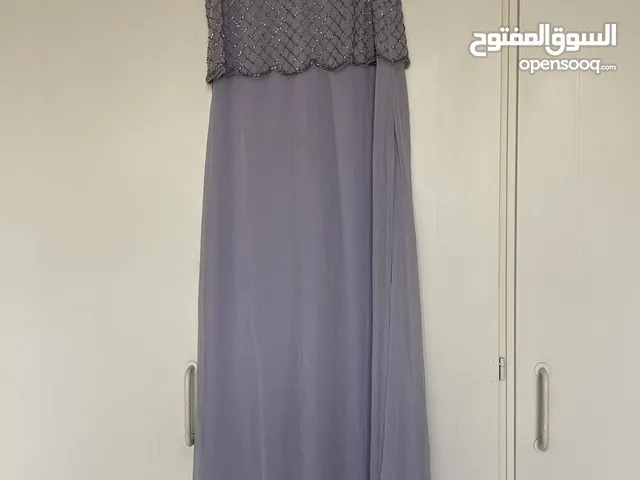 للبيع فستان مستعمل للمناسبات بحاله جيده( لبسه واحده )