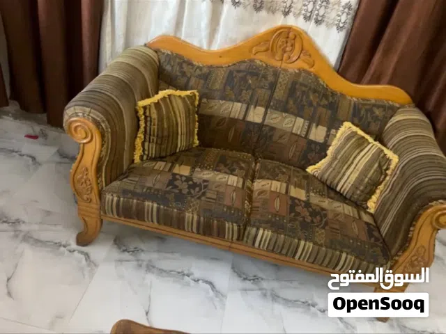طقم كنب مع طاولات وبوفيه للبيع المستعجل