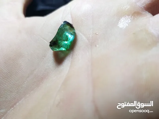 حجر زمرد خام