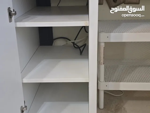 كرسي استرخاء و مكتب ابيض عملي جدا و مناسب للماساحت الصغيرة