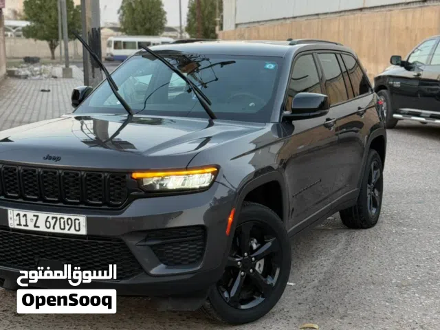 جيب شيروكي 2024 وارد أمريكي مكفول ما عدا جاملغ ومبين صورتها بالإعلان بدون ايرباك