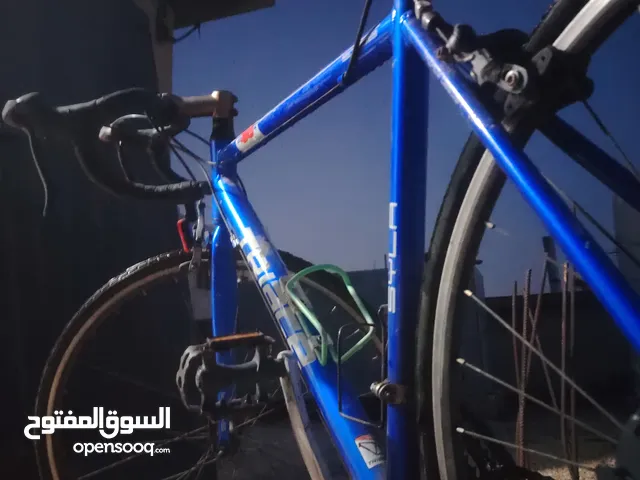 فلبس رياضي للمسافات الطويله رفيع خفيف قياس 28 وضعه ممتاز