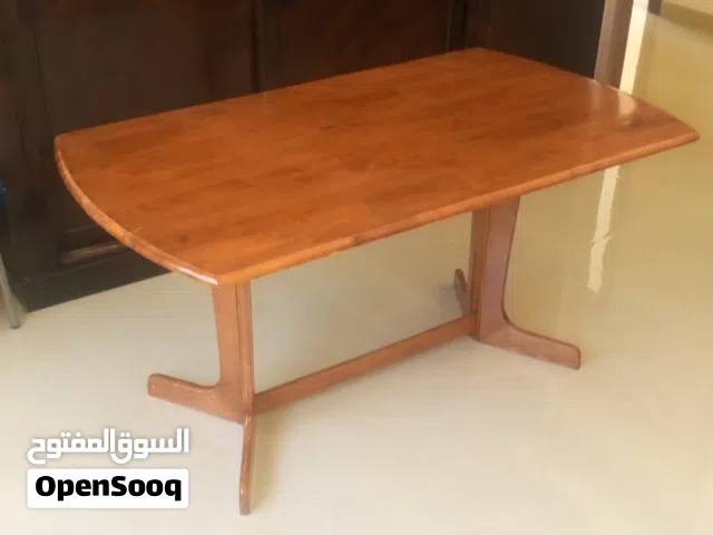 طاولة ماليزي خشب زان بدون كراسي بحالة ممتازه 150×90