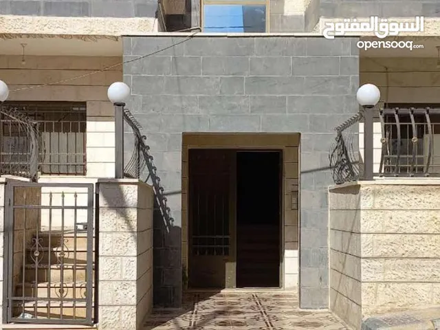 شقه للبيع بناء حديث بسعر مغري قريبه من كل الخدمات