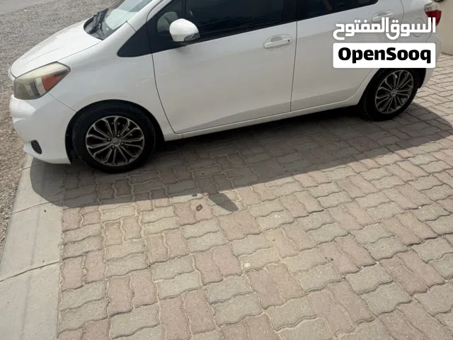 ياريس هاتشباك نظيفة