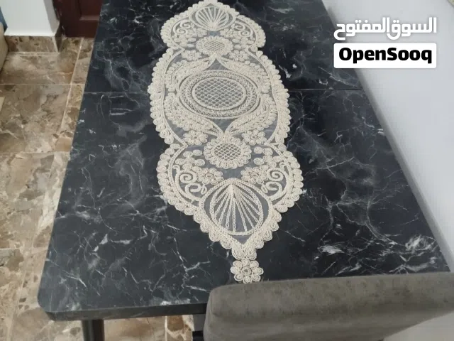 طاولة مطبخ للبيع نظيفة اقراء الوصف