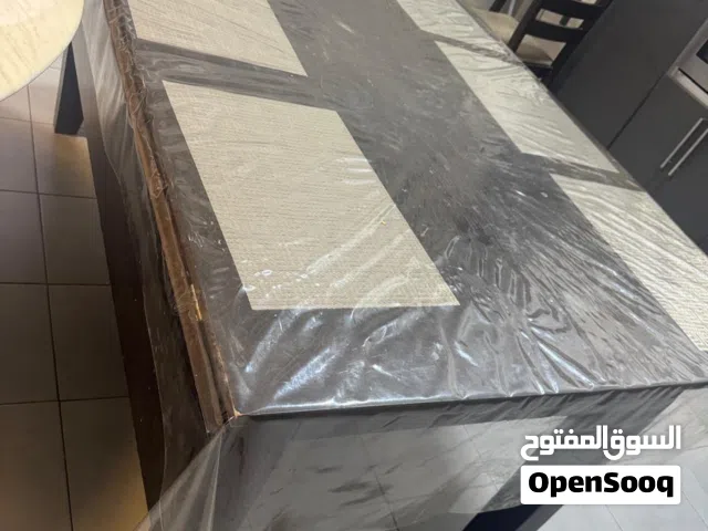 طاولة طعام
