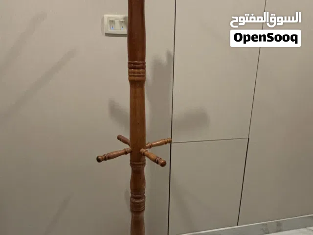 علاقة ملابس خشب
