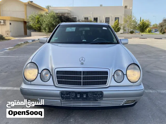 1998 مرسيدس بنز الفئة-E E 240