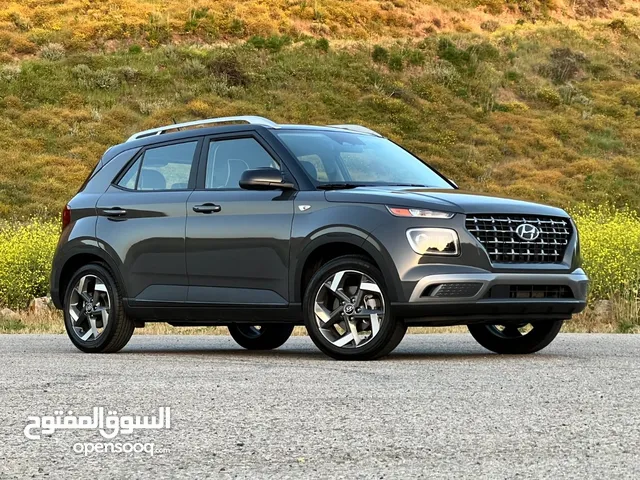 هيونداي فينيو 2024 للبيع في الرياض اللون رمادي لوحة رقم ر ق ر 2270