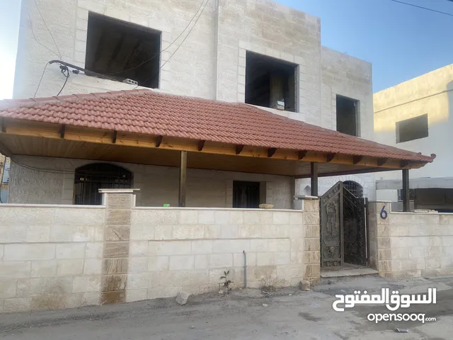 130 m2 2 Bedrooms Townhouse for Sale in Madaba Madaba Center