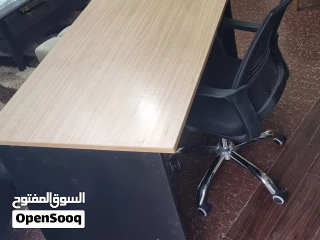 طاولة مكتب خشب لاتيه مع كرسي طبي