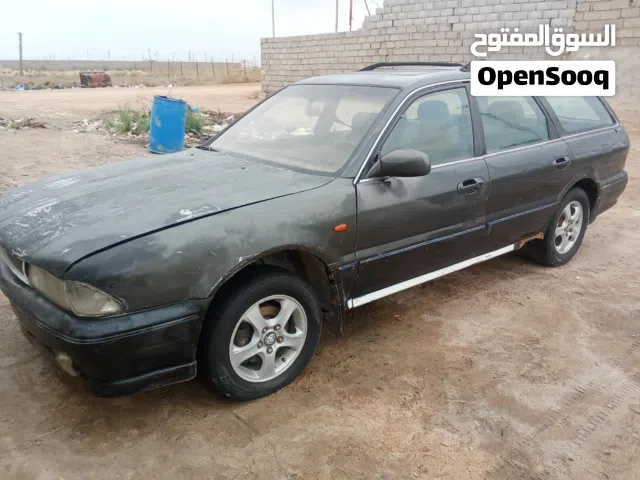 سياره لبيع نوع مسيوبوشي سنه 93نضيفه بدي وداخل نضيفه جدا