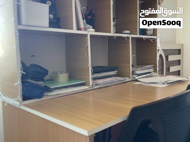 مكتب مستعمل اقل من 7 اشهر حابه ممتازه وجيدا جدا خشب منيح مش سيء مش مكسور منه