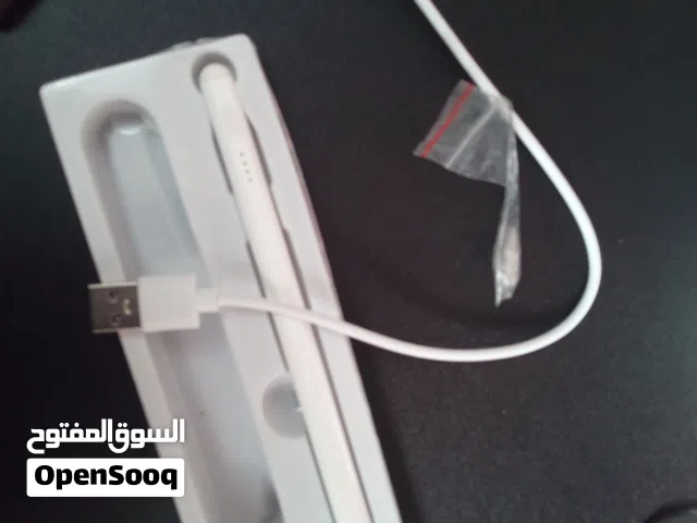 قلم ايباد جديد جبتو بس طلع فقط للايباد كل انواع لآيبادات للمهتم يبعت  القلم معو تلت روس وشاحن