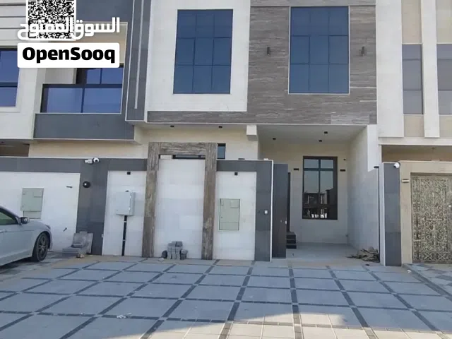 فيلا تاون هاوس للإيجار السنوي تشطيب عصرىغرفة خادمة مطبخ مجهزروف واسعمجلس منفصلينصالة