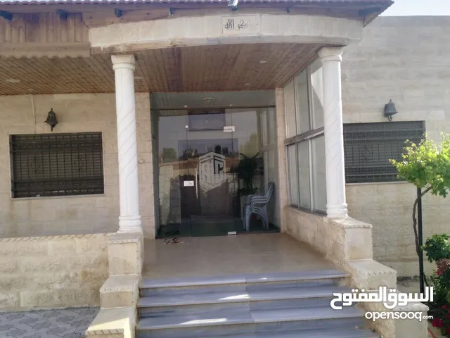 225 m2 More than 6 bedrooms Townhouse for Sale in Madaba Other