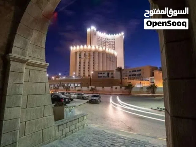 قطعة ارض 230م واجه 16م بالرخصه الشارغ الرابط بين شارع البرج والحشان موقع ممتاز جدا