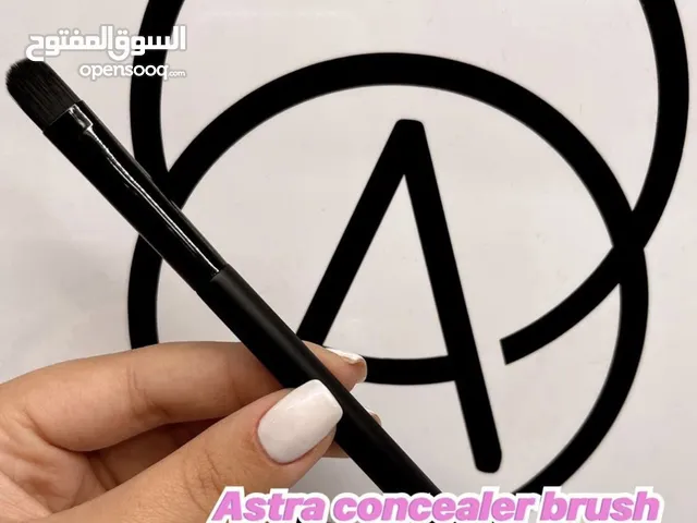 مكياج ماركة عالمية astra