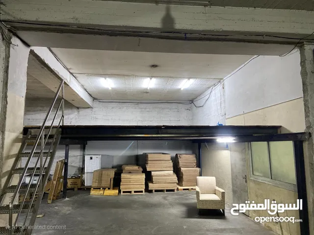 سدة مساحة 65 متر مربع مع خشبها كاملة