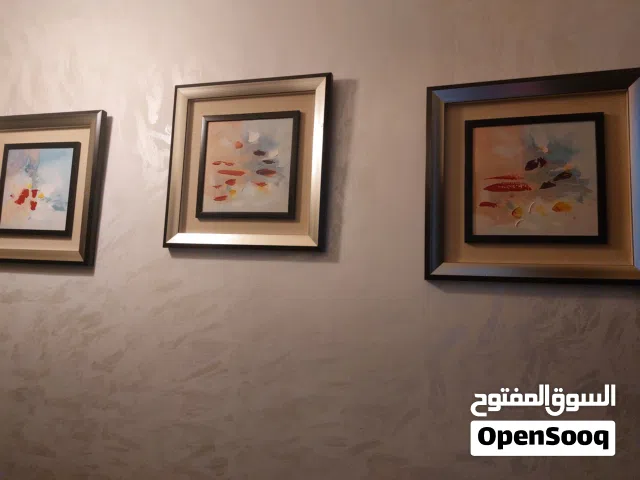 براويز حائط ايات قرانية ولوحات ديكور عدد 3 معبحالة ممتازة وساعة حائط جديدة مامستعملة نهائي بكرتونتها