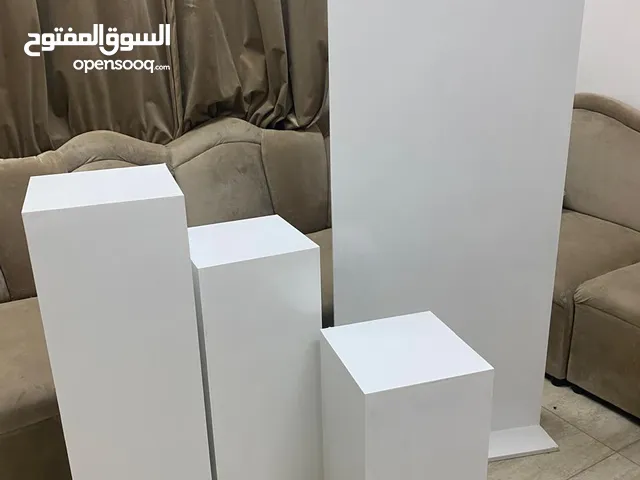 4 طاولات وستاند جديدة حسب الطلب للبيع