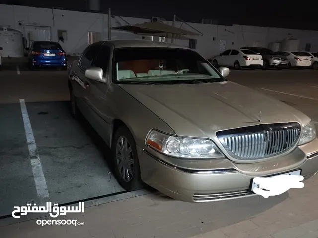 للبيع لينكولن signature Limited موديل 2009 السياره نضيفة مرة ماتشتكي من شي فيها ملكية لسنة الوصف
