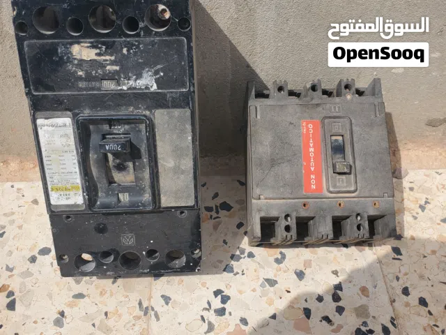 قواطع دوائر كهربائية