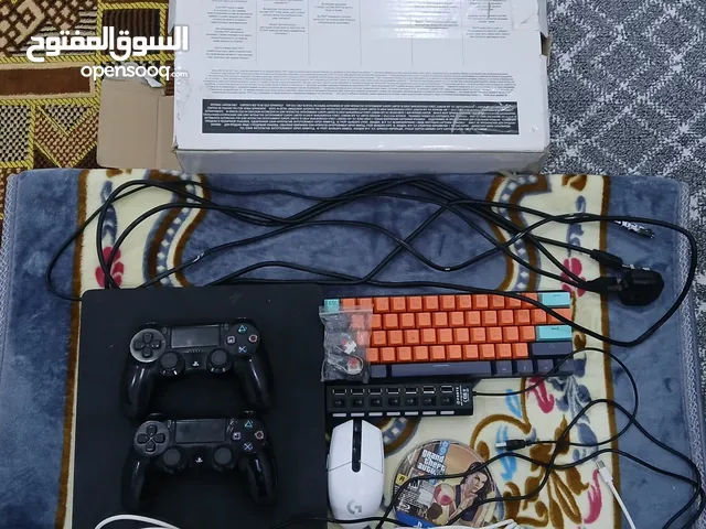 سوني فور للبيع مستعمل مفتوح مره وحده عشان تبديل المعجون الحراري ومدخل الأقراص يعلق مرات