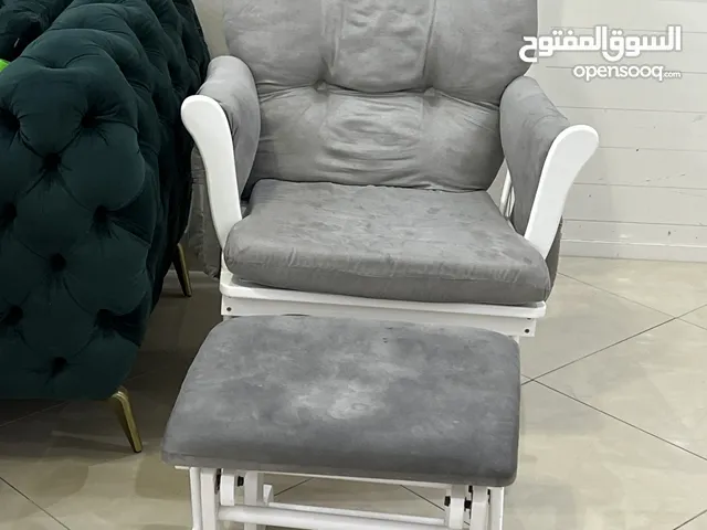 كرسي هزاز النوع كرسي هزاز الحاله جيد مفيد للاسترخاء والرضاعه