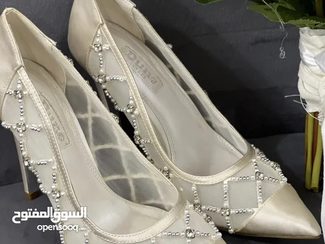 White With Heels in Tripoli