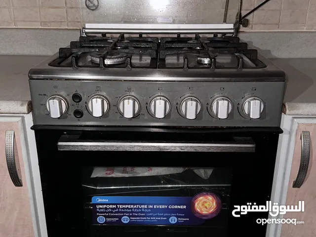 Midea cooking range auto ignition almost new good condition and gas cylinder for sale