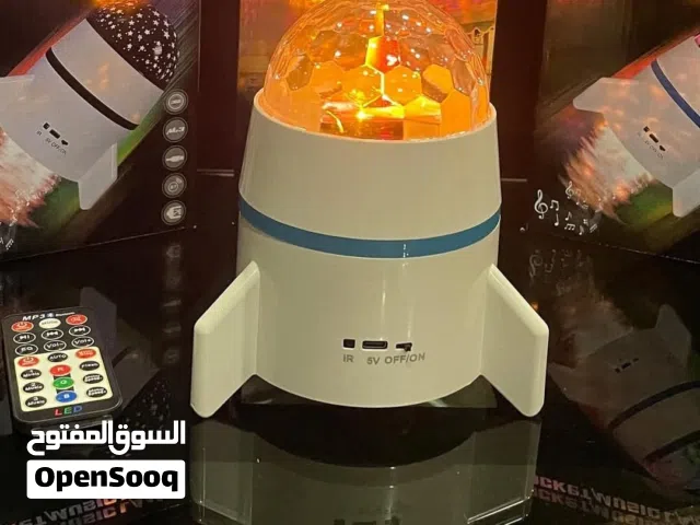 حوّل أي مكان إلى حفلة مبهرة بألوان ساحرة وموسيقى ممتعة!