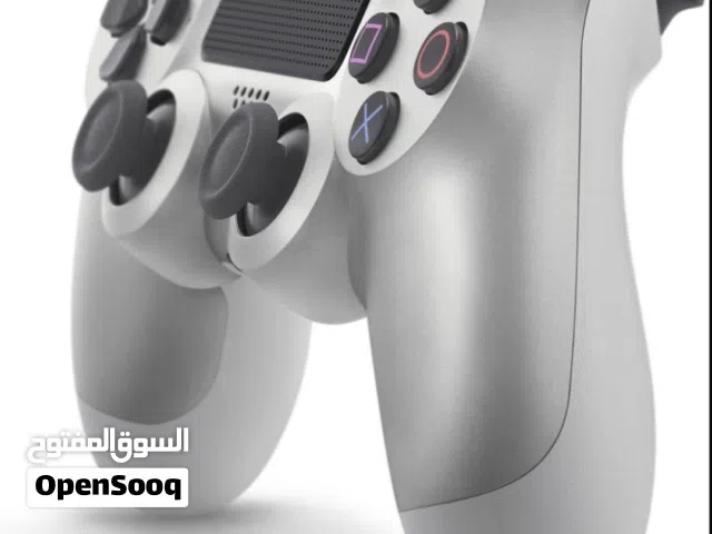 يدين بلايستيشن 4