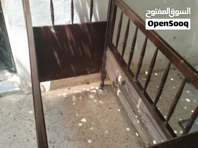 سرير صغير بحاله جيده