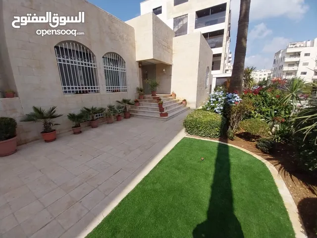 599 m2 4 Bedrooms Villa for Sale in Amman Al Kursi